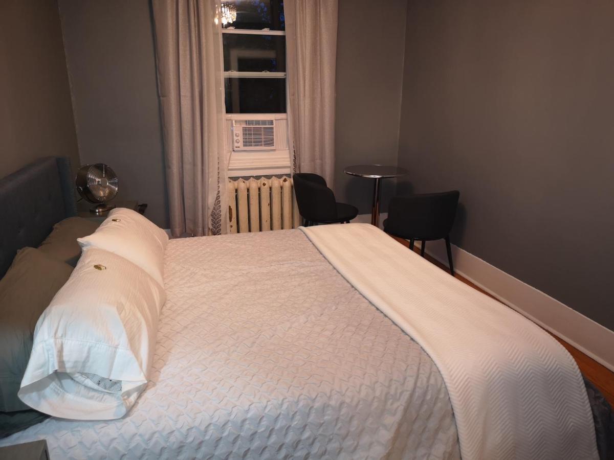 Room With King Bed In Shared 3 Bedroom Downtown Montréal Buitenkant foto